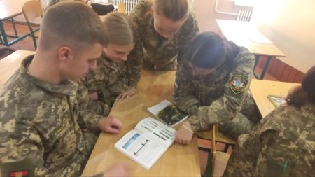 Заняття з представниками військової частини