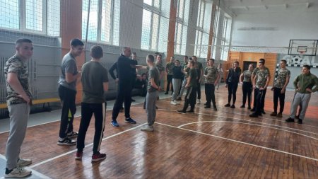 Заняття з представниками військової частини
