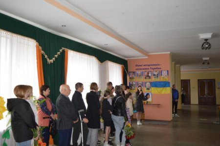 ВШАНУВАННЯ ЗАГИБЛИХ ВИПУСКНИКІВ-ЗАХИСНИКІВ