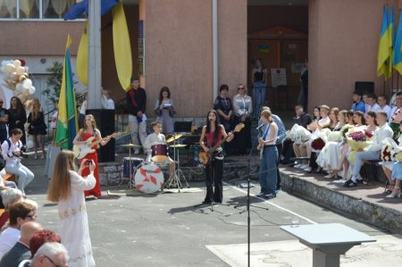 Святковий випускний у ліцеї: 105 випускників отримали свідоцтва