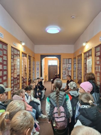 Екскурсія учнів 4-Б класу до Сарненського історико-етнографічного музею та на оленячу ферму