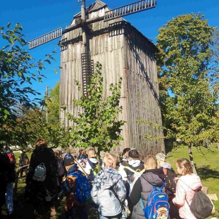 Екскурсія учнів 4-Б класу до Сарненського історико-етнографічного музею та на оленячу ферму