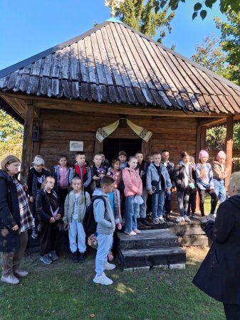Екскурсія учнів 4-Б класу до Сарненського історико-етнографічного музею та на оленячу ферму