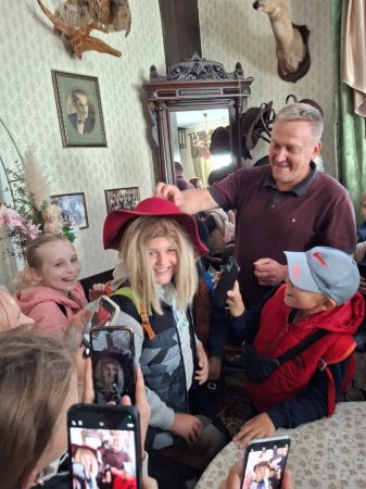 Екскурсія учнів 4-Б класу до Сарненського історико-етнографічного музею та на оленячу ферму