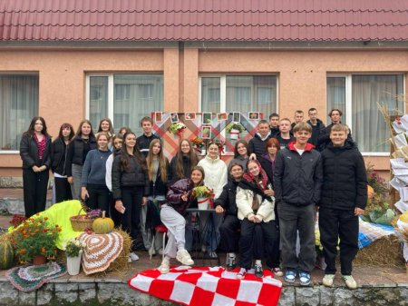 Ліцей у барвах осені