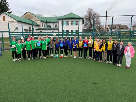 Футбольні змагання «Пліч-о-пліч»