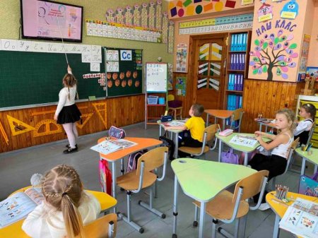 Бесіди з учнями про культуру поведінки в громадських місцях