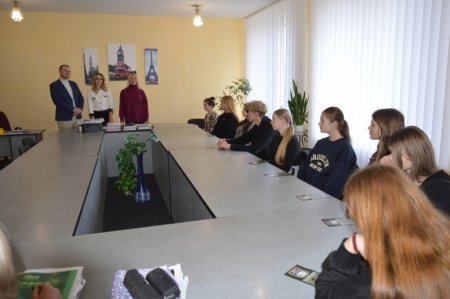 Профорієнтаційна зустріч випускників із представниками МЕГУ