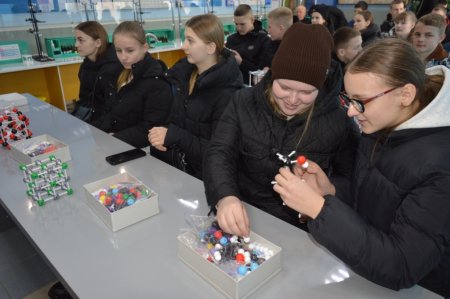 ПРОФОРІЄНТАЦІЙНА ЗУСТРІЧ З ДЕВ’ЯТИКЛАСНИКАМИ ВОЛОДИМИРЕЦЬКОЇ ГРОМАДИ