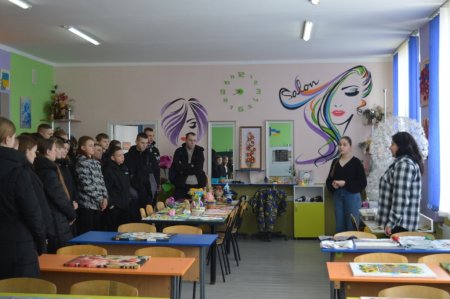 ПРОФОРІЄНТАЦІЙНА ЗУСТРІЧ З ДЕВ’ЯТИКЛАСНИКАМИ ВОЛОДИМИРЕЦЬКОЇ ГРОМАДИ