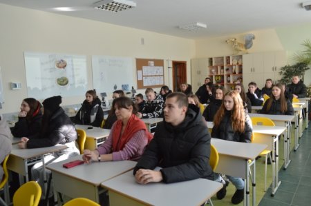 ПРОФОРІЄНТАЦІЙНА ЗУСТРІЧ З ДЕВ’ЯТИКЛАСНИКАМИ ВОЛОДИМИРЕЦЬКОЇ ГРОМАДИ