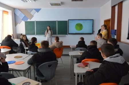 ПРОФОРІЄНТАЦІЙНА ЗУСТРІЧ З ДЕВ’ЯТИКЛАСНИКАМИ ВОЛОДИМИРЕЦЬКОЇ ГРОМАДИ