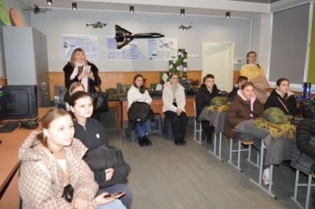 ПРОФОРІЄНТАЦІЙНА ЗУСТРІЧ З ДЕВ’ЯТИКЛАСНИКАМИ ВОЛОДИМИРЕЦЬКОЇ ГРОМАДИ