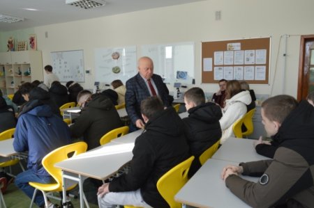 ПРОФОРІЄНТАЦІЙНА ЗУСТРІЧ З ДЕВ’ЯТИКЛАСНИКАМИ ВОЛОДИМИРЕЦЬКОЇ ГРОМАДИ