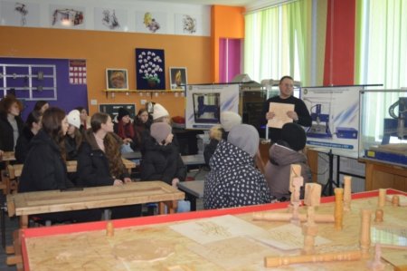 ПРОФОРІЄНТАЦІЙНА ЗУСТРІЧ З ДЕВ’ЯТИКЛАСНИКАМИ ВОЛОДИМИРЕЦЬКОЇ ГРОМАДИ