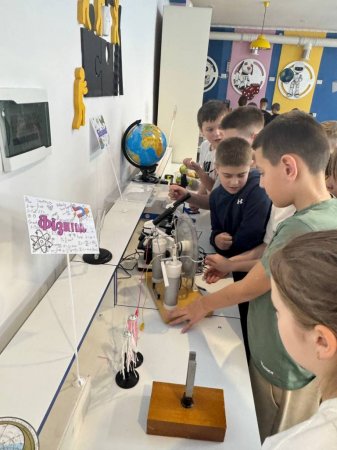 Захоплива подорож до STEM-лабораторії!