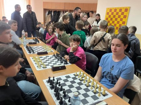 «Пліч-о-пліч. Всеукраїнські шкільні ліги» з шахів